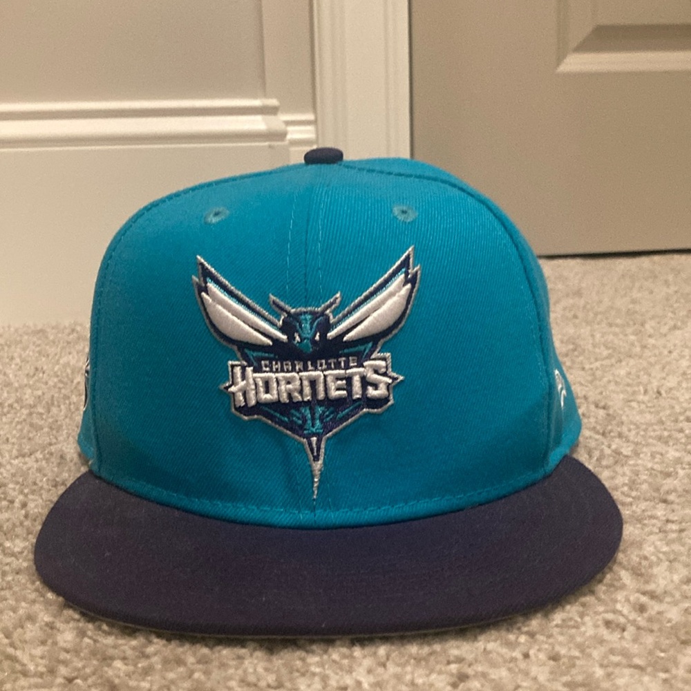 NWOT New Era ADJUSTABLE Charlotte Hornets lid.